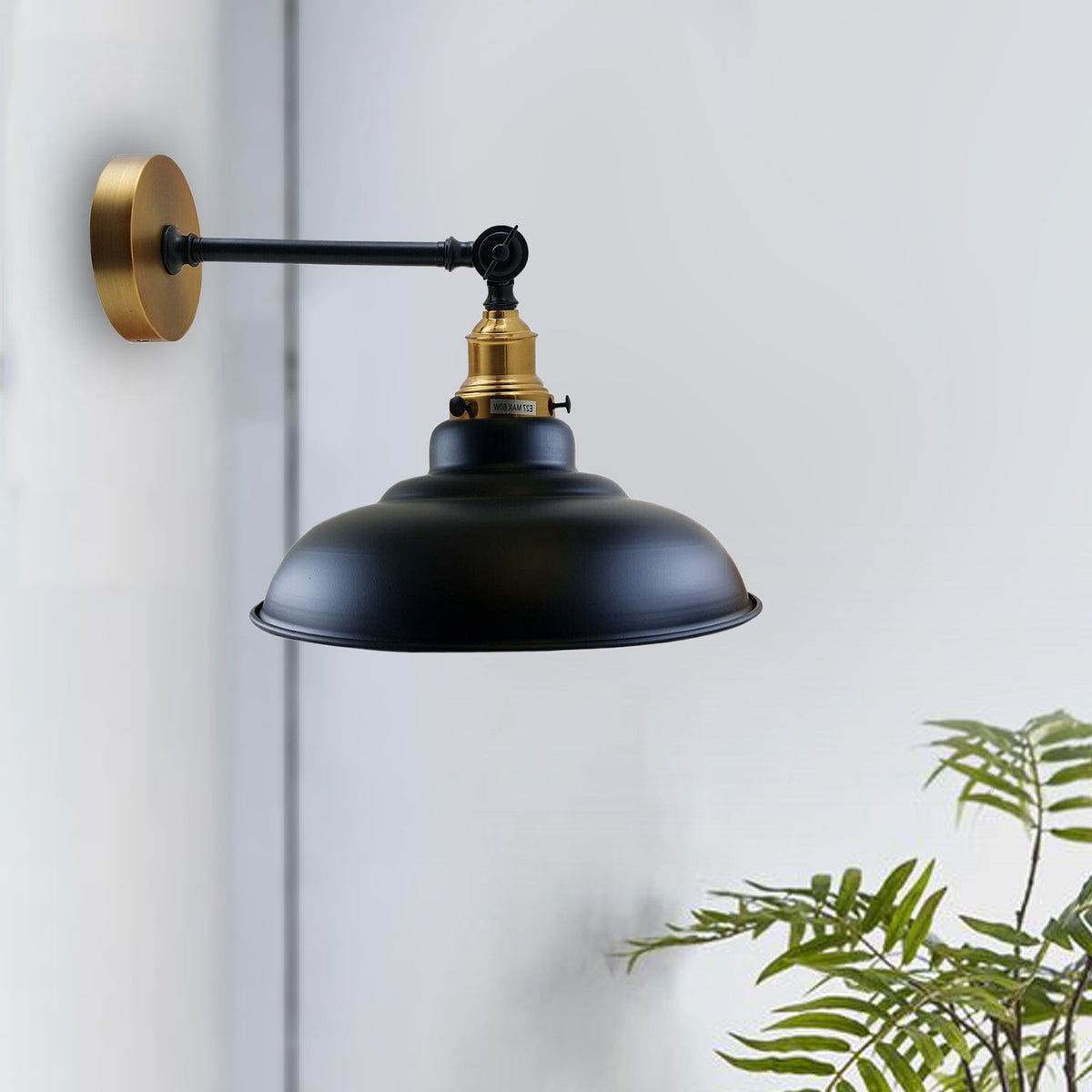 Pantalla negra con lámpara de pared con brazo oscilante curvado ajustable Loft