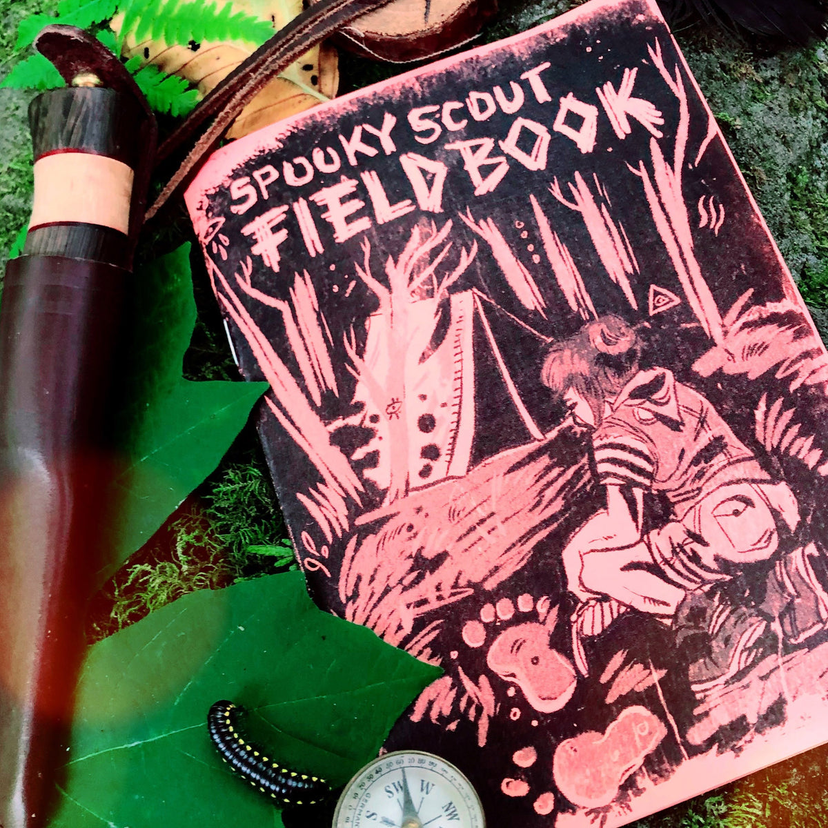 Spooky Scout Field Book - Physisches Copy-Zine mit Aufkleber!