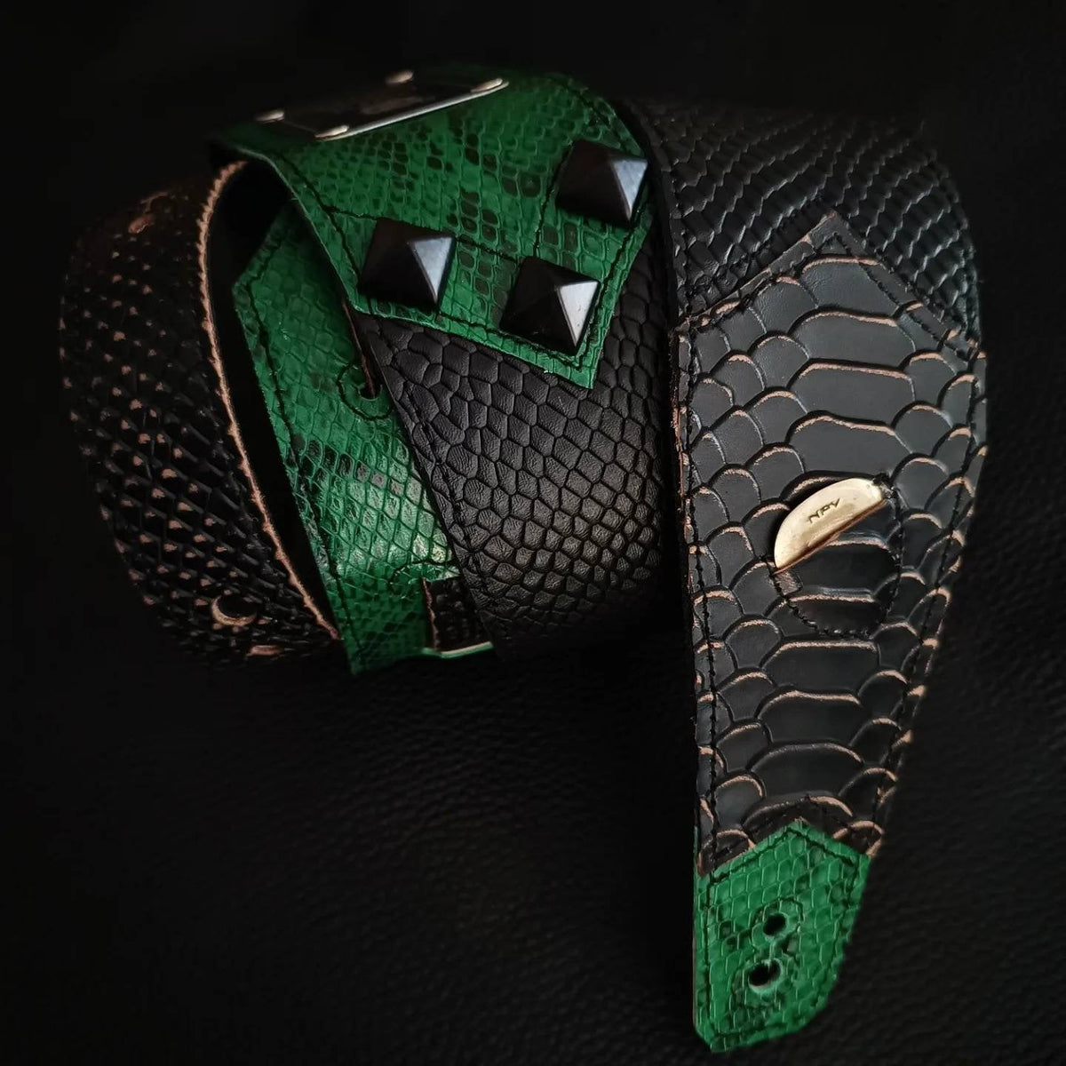 Reptile leather guitar strap with spike holder