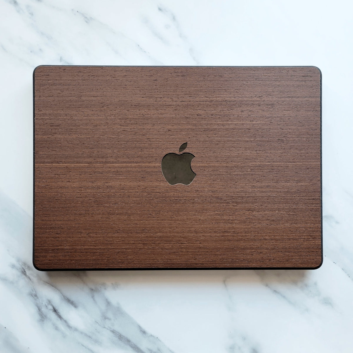 MacBook-Hülle aus echtem Holz - Wengeholz, Clip-on-Hülle