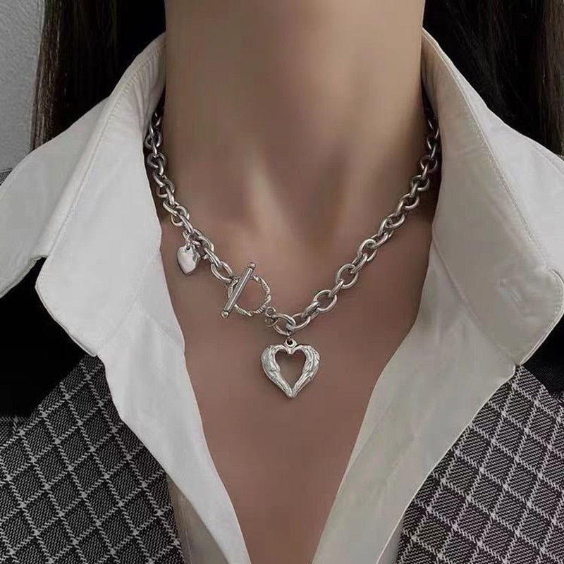 Kpop Schwarzes Herz Halskette Französisch Metall Liebe Schlüsselbein Kette Koreanisch Einfach Damen Kurz Pendanklace Damen Kurz Anhänger für Damen