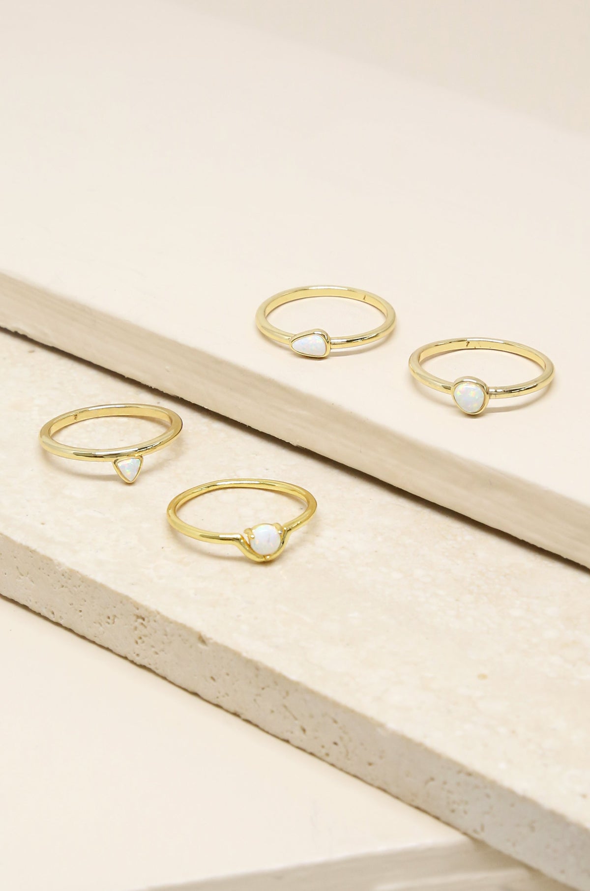 True Opal Stackers Juego de 4 anillos chapados en oro de 18 k