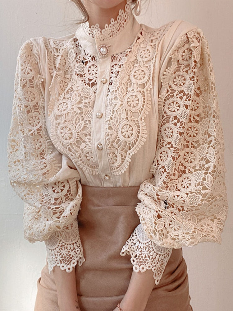 Camisa de retazos de encaje con flores caladas con cuello levantado y manga de pétalo, Blusas para mujer, blusa de encaje que combina con todo, Top blanco con botones