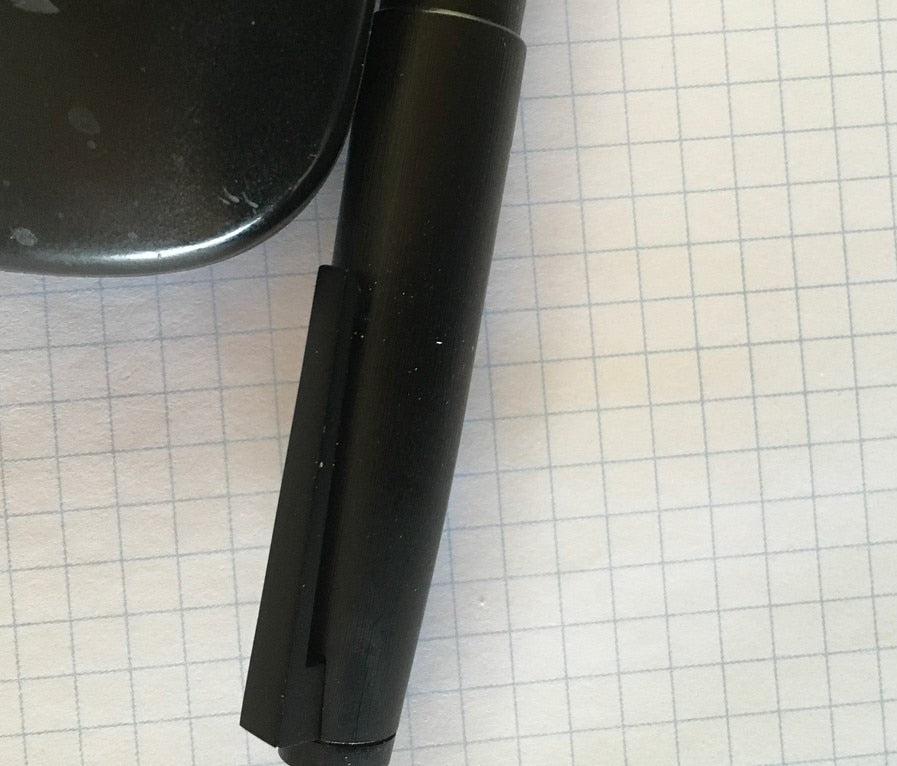 Pluma estilográfica negra de fibra de la serie 80, escritura con plumín extrafino de 0,38 mm