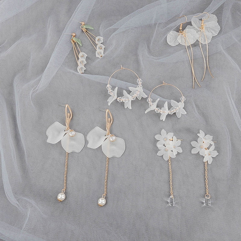 Neue Blume handgemachte Böhmen Boho Ohrringe Frauen Mode lange hängende Ohrringe Kristall weibliche Hochzeit Ohrringe Partei Schmuck