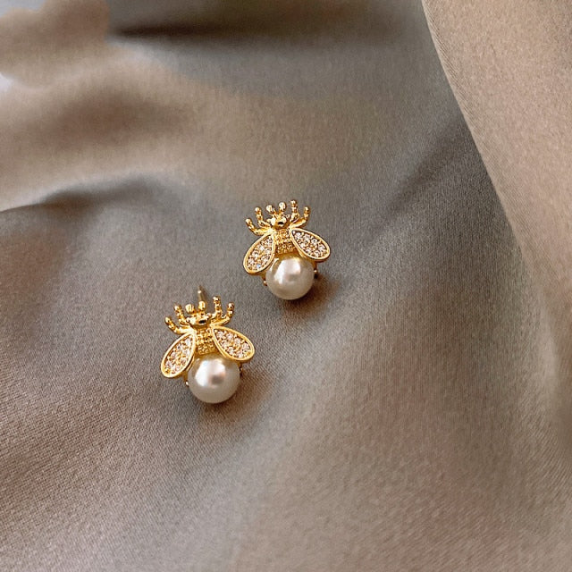 Korean  Exquisite Honey Bee Pearl Earrings  Temperament Versatile Small Earrings Elegant Ladies Jewelry