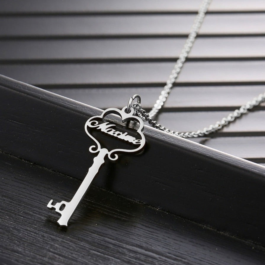 Memento Custom Key Name Necklace Personality Stainless Steel Letter Pendant Choker For Women Jewelry Birthday Gift